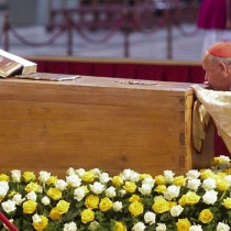 800px-Beatification of John Paul II (3)