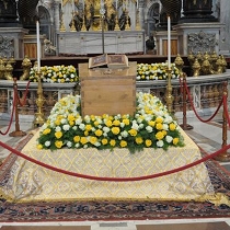 Oddaja hold przy trumnie 5222643