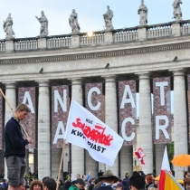 Pielgrzymi placu Piotra 5222064