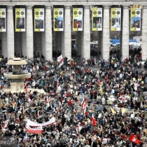 z9523376X,Tlum-wiernych-uczestniczacych-w-beatyfikacji