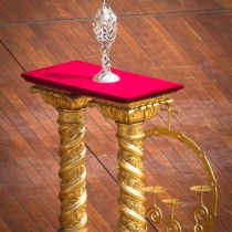 z9523846X,Watykanski-relikwiarz-z-krwia-blogoslawionego-Jana